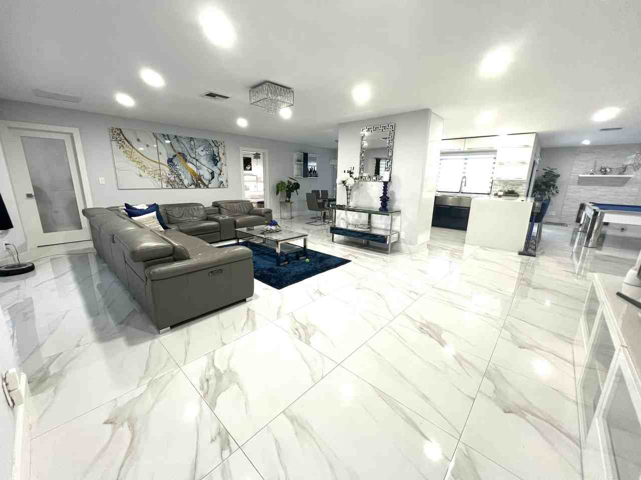 625 W Tropical Way - Photo 2 of 14