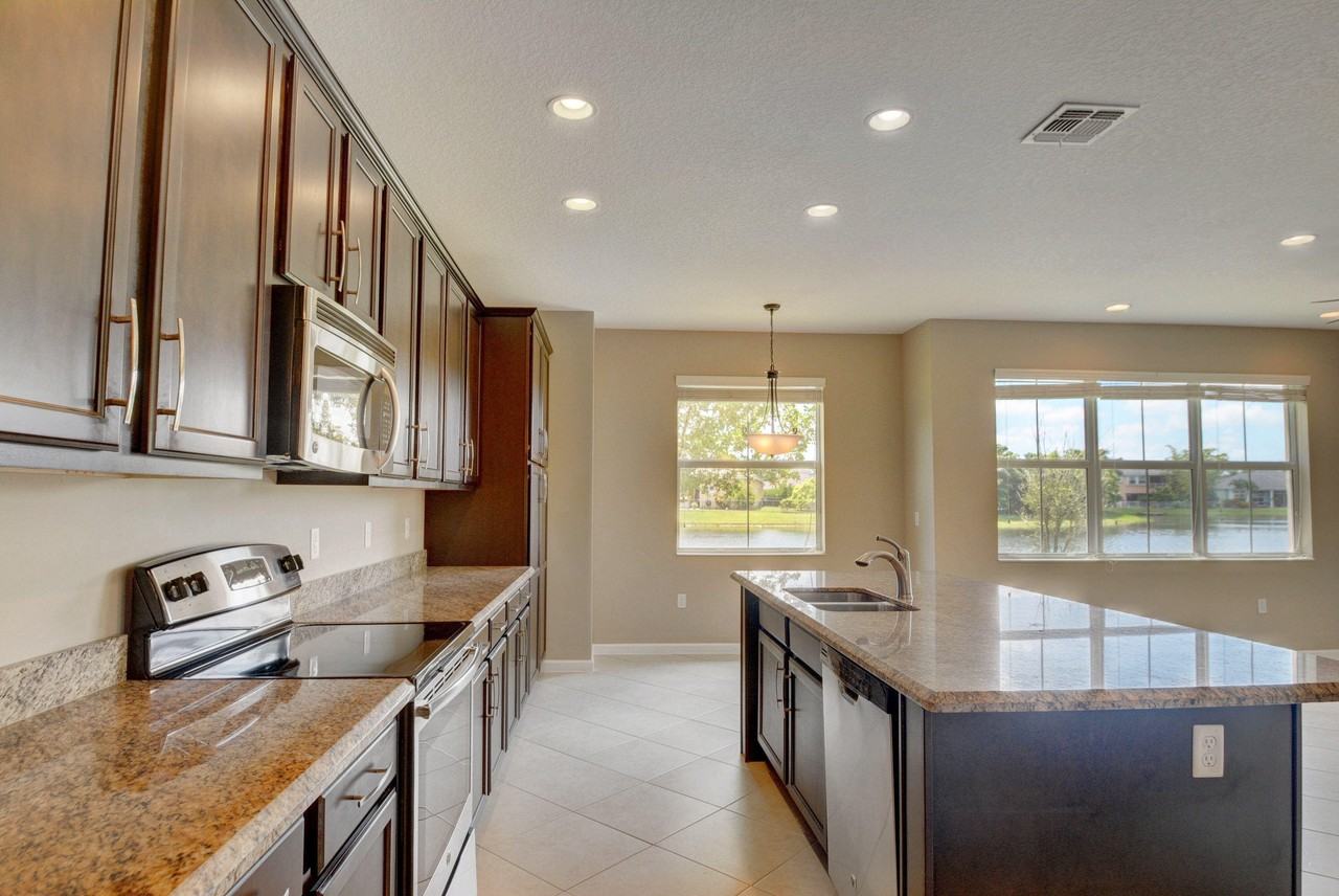 2916 Payson Way - Photo 3 of 50