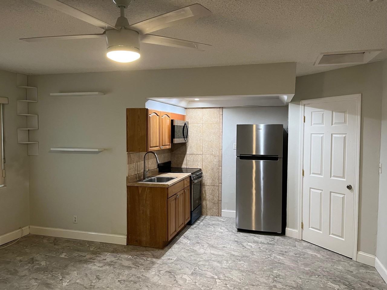 3049 Ne 20th Ter - Photo 2 of 5