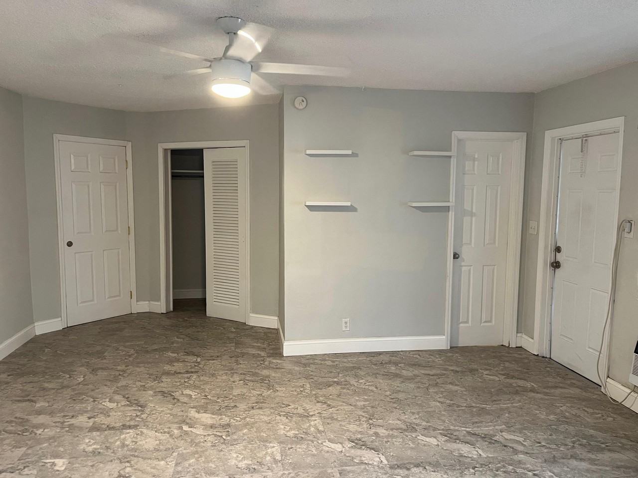 3049 Ne 20th Ter - Photo 3 of 5