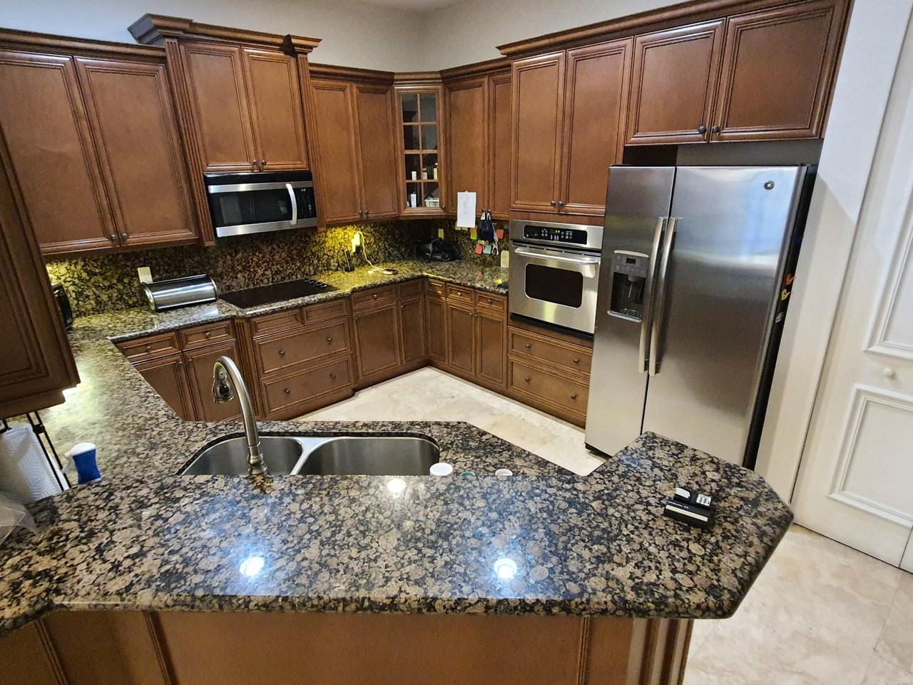 220 Ne 69th Cir - Photo 4 of 28