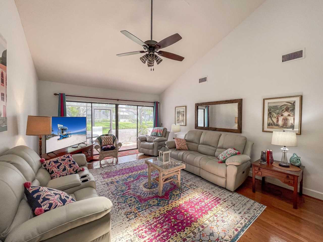 56 Edinburgh Dr - Photo 3 of 20