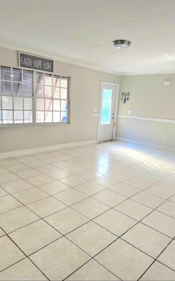 1813 Se Balleto St - Photo 4 of 4