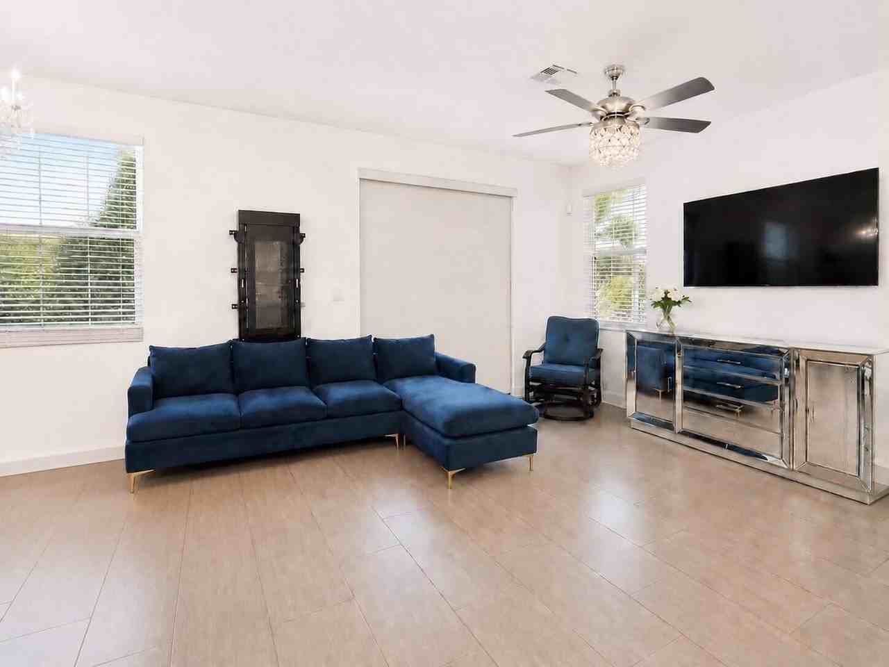 4822 Nw 56th Ct - Photo 6 of 37