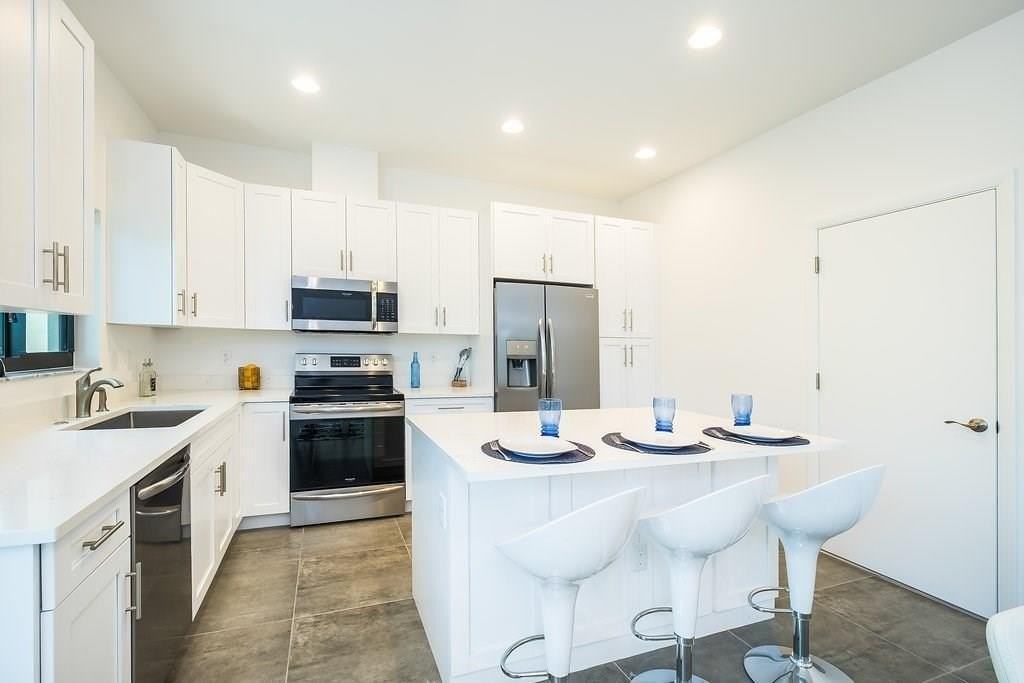 1036 Ne 33rd St #1036 - Photo 3 of 26