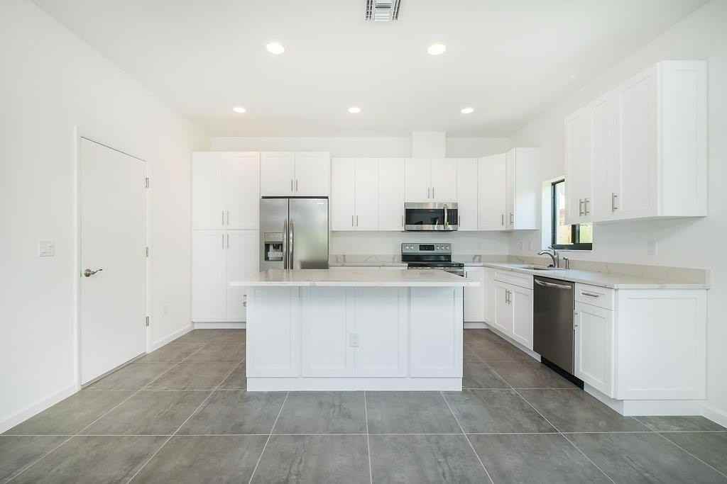 1036 Ne 33rd St #1036 - Photo 6 of 26