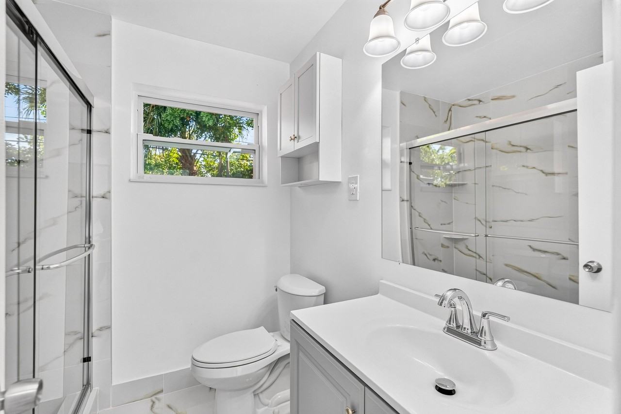 1531 Ne 33rd St - Photo 6 of 11