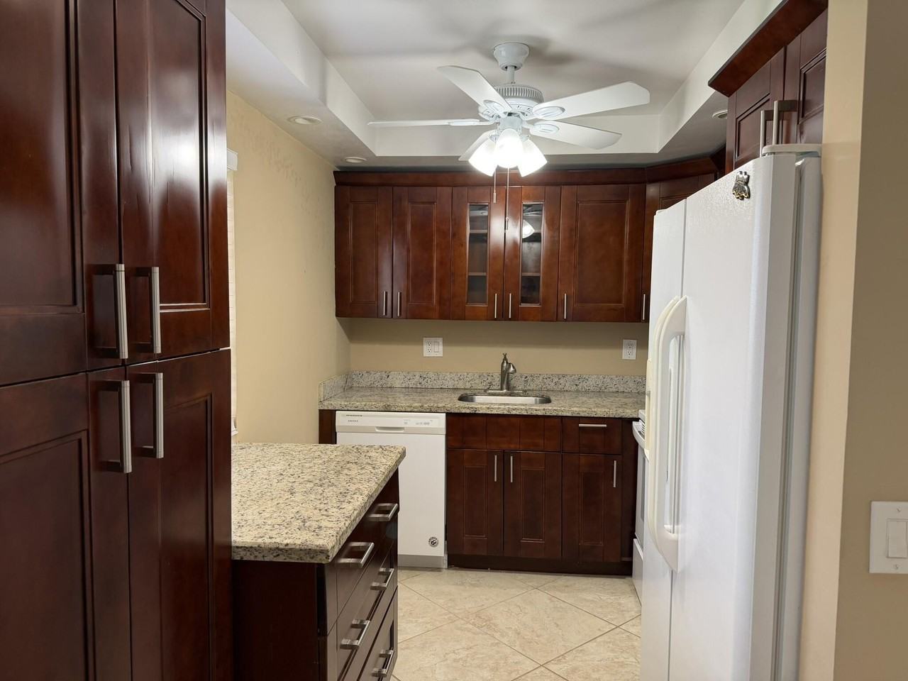 119 Burgundy C - Photo 2 of 21