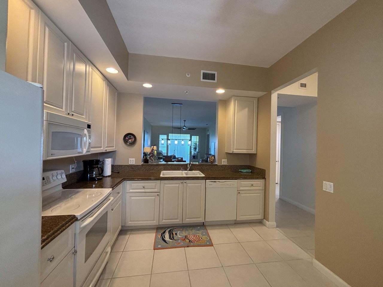 29 Harbour Isle Dr W #102 - Photo 4 of 31