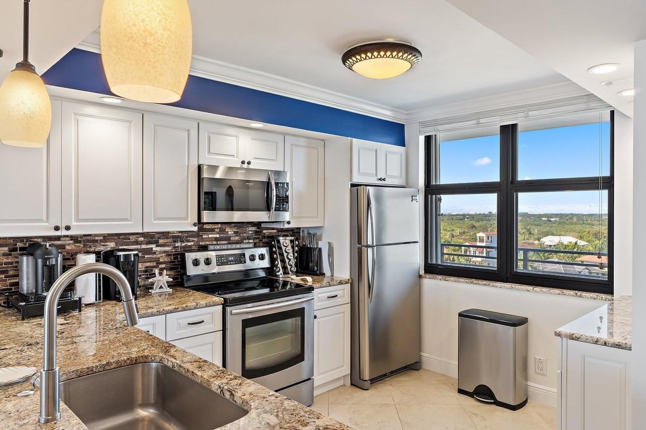 840 Ocean Dr #905 - Photo 4 of 45