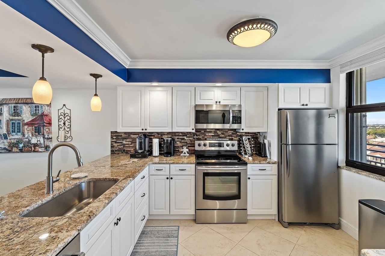 840 Ocean Dr #905 - Photo 5 of 45
