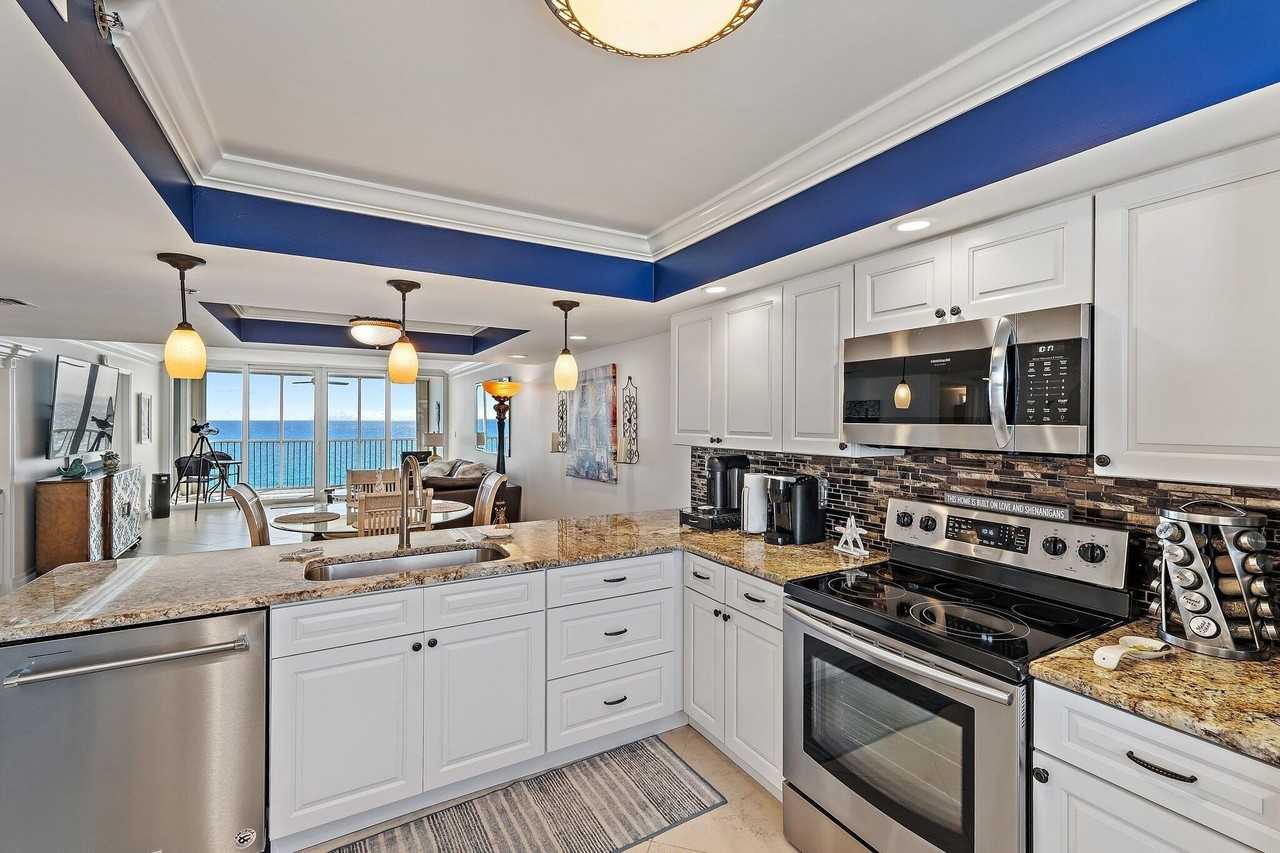 840 Ocean Dr #905 - Photo 6 of 45