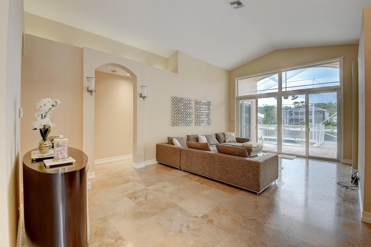 11182 Sea Grass Cir - Photo 5 of 37