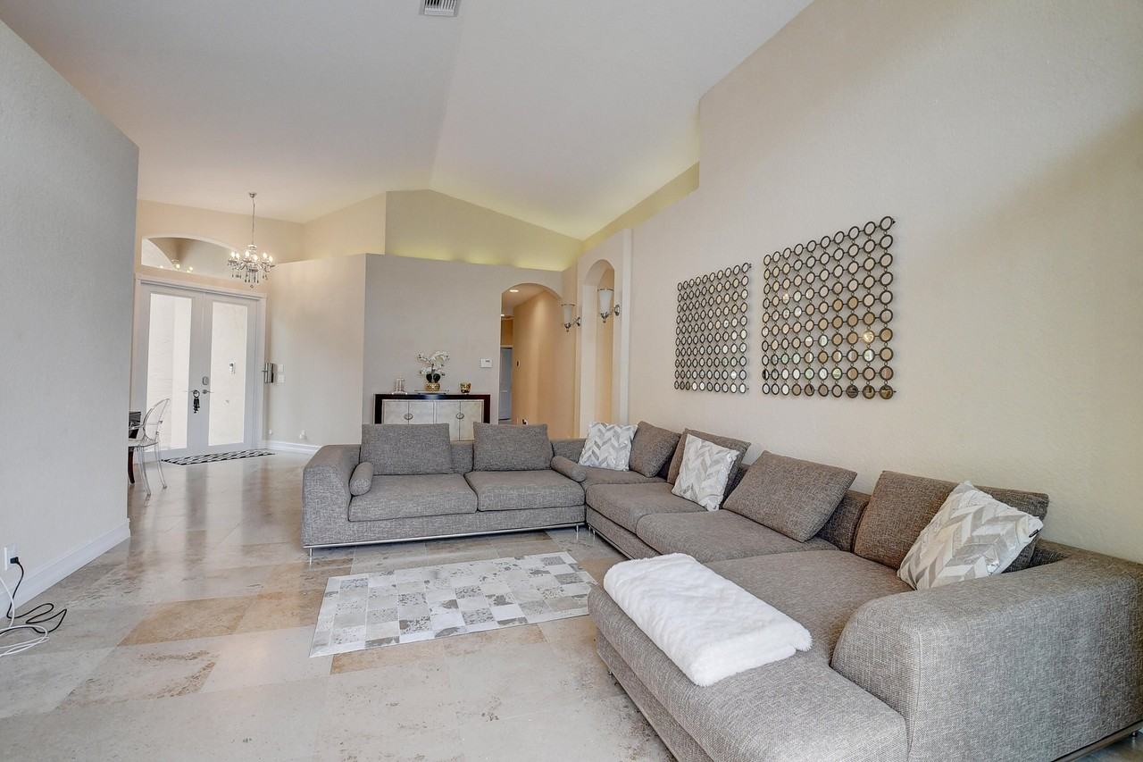 11182 Sea Grass Cir - Photo 6 of 37