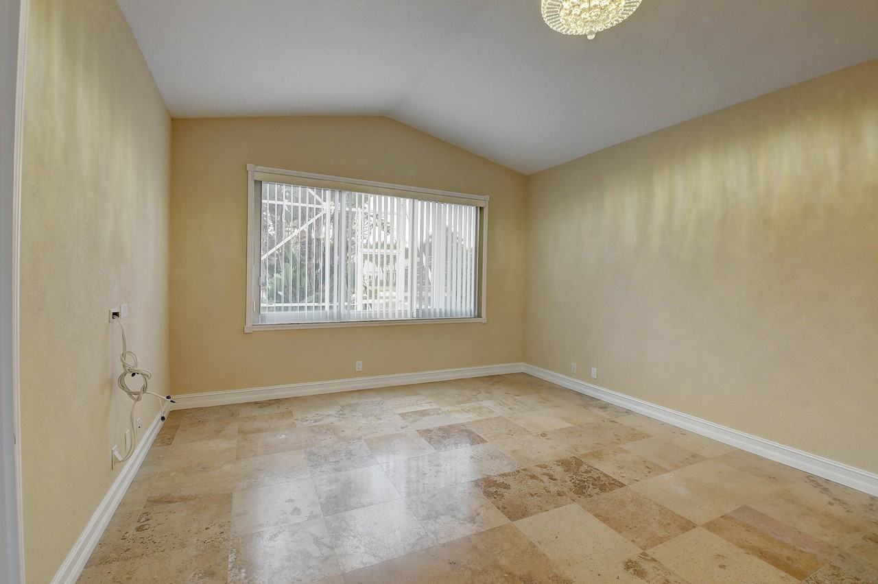 11182 Sea Grass Cir - Photo 7 of 37