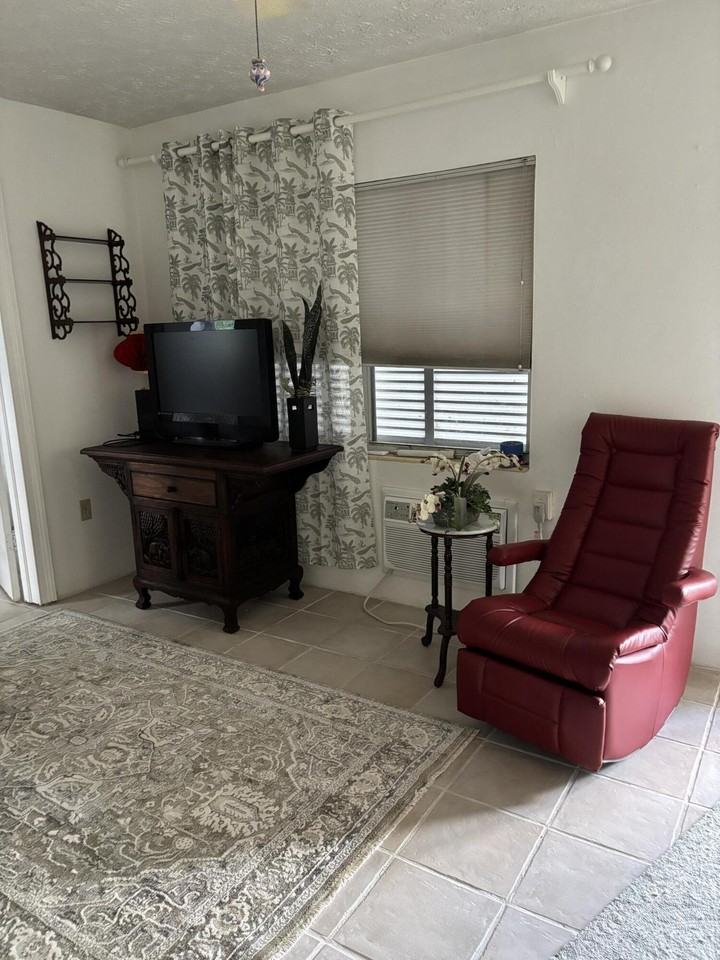 209 Saint Lucie Blvd - Photo 2 of 11