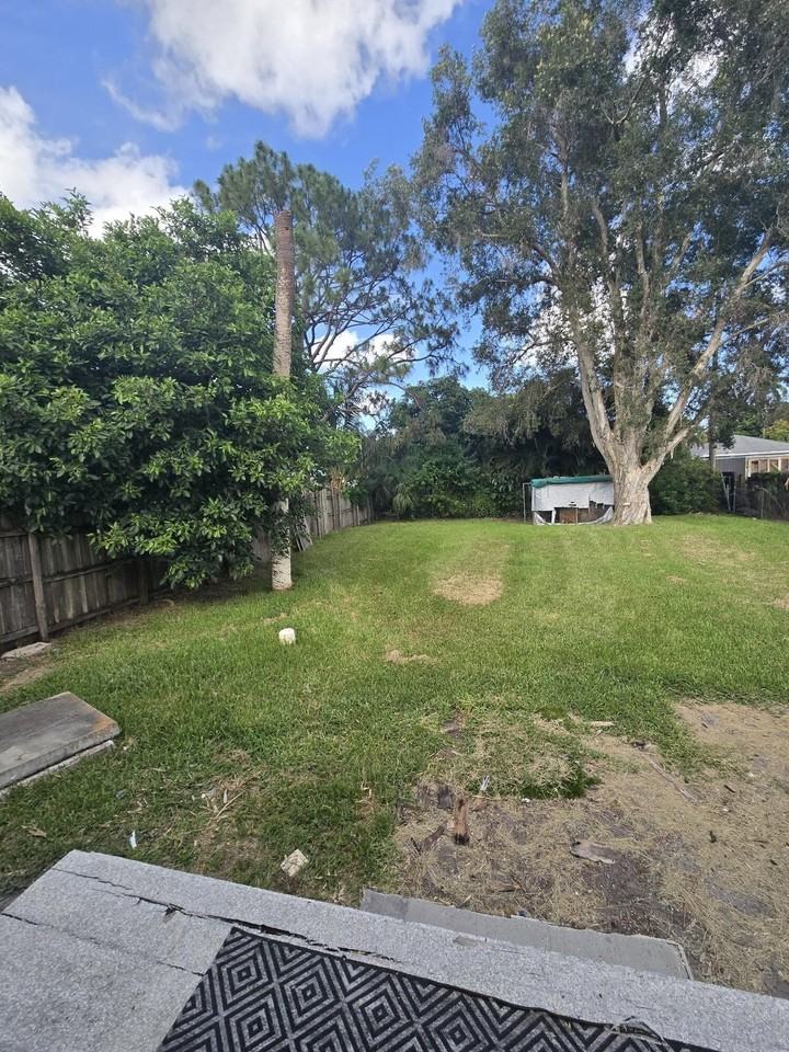 1220 Kent St - Photo 3 of 10
