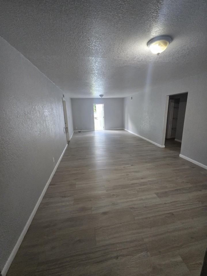 1220 Kent St - Photo 4 of 10