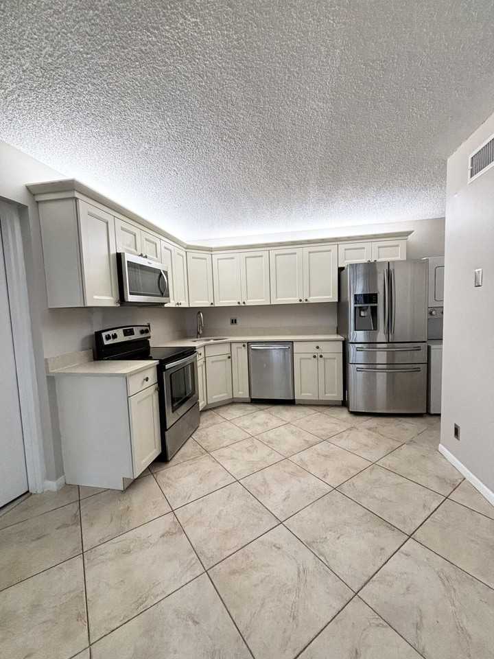 203 Foxtail Dr #F1 - Photo 2 of 17