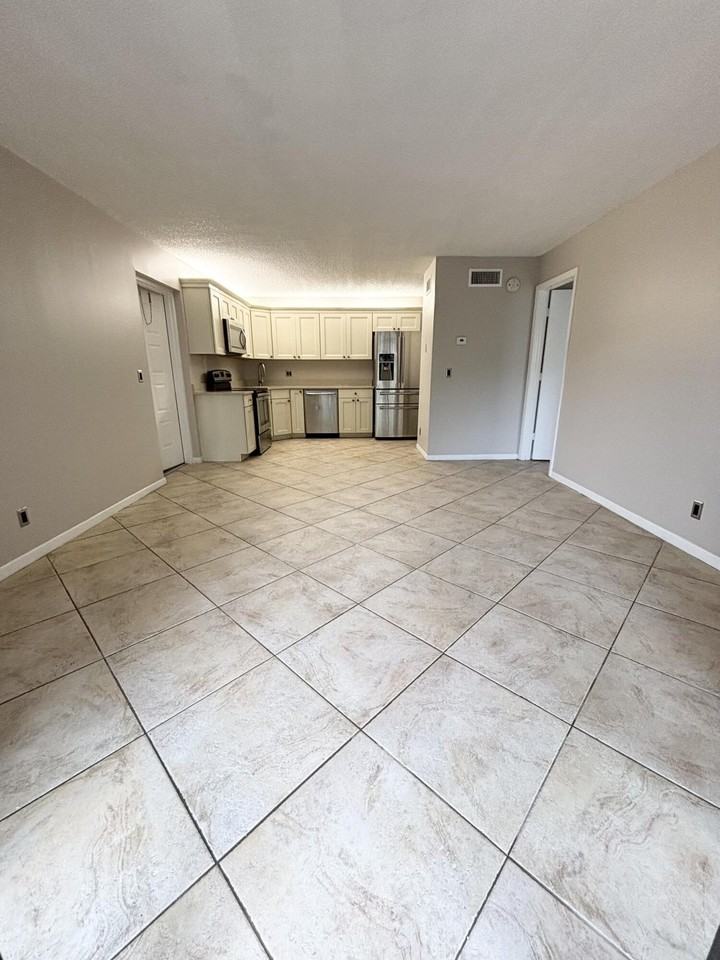 203 Foxtail Dr #F1 - Photo 3 of 17