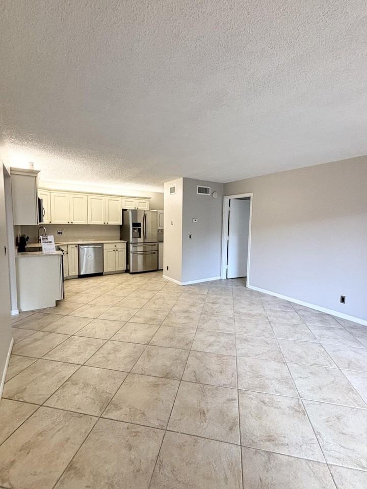 203 Foxtail Dr #F1 - Photo 5 of 17