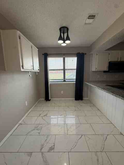 5816 8th St #B - Photo 2 of 11