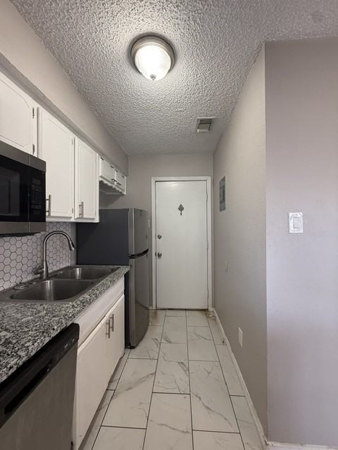 5816 8th St #B - Photo 4 of 11