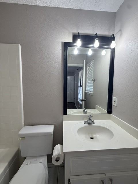 5816 8th St #B - Photo 7 of 11