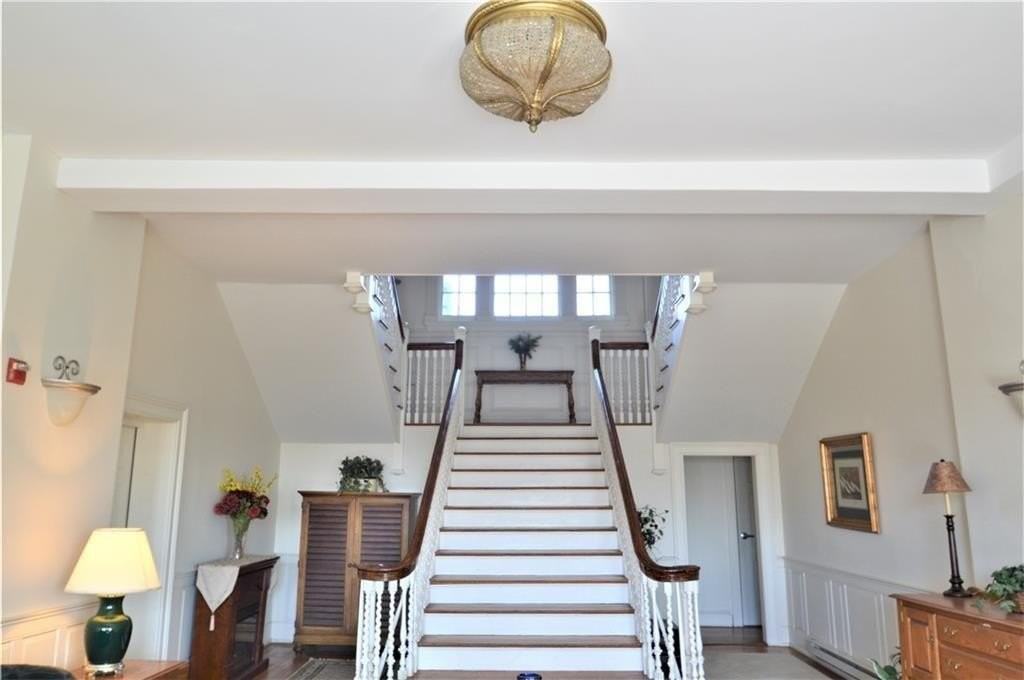 398 Wolcott Ave #4 - Photo 3 of 25