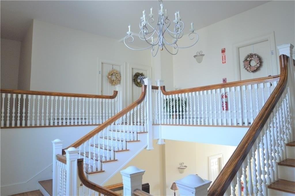 398 Wolcott Ave #4 - Photo 4 of 25