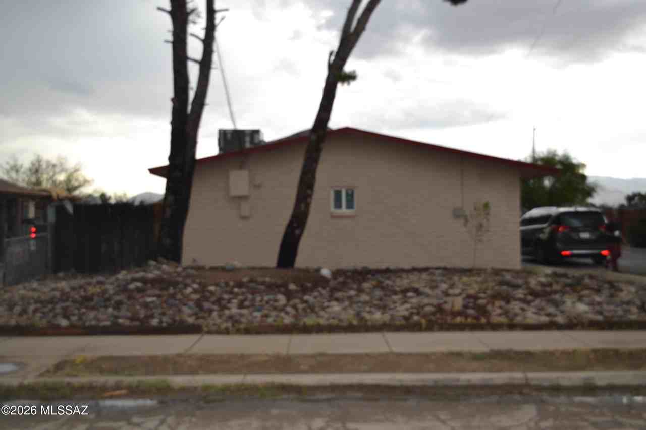 5739 E 26th St - Photo 2 of 11