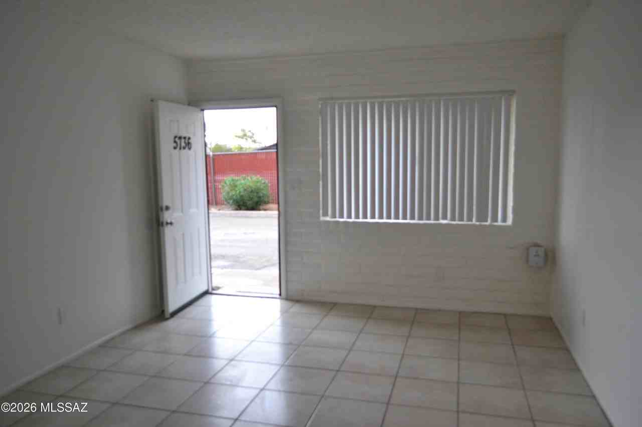 5739 E 26th St - Photo 4 of 11