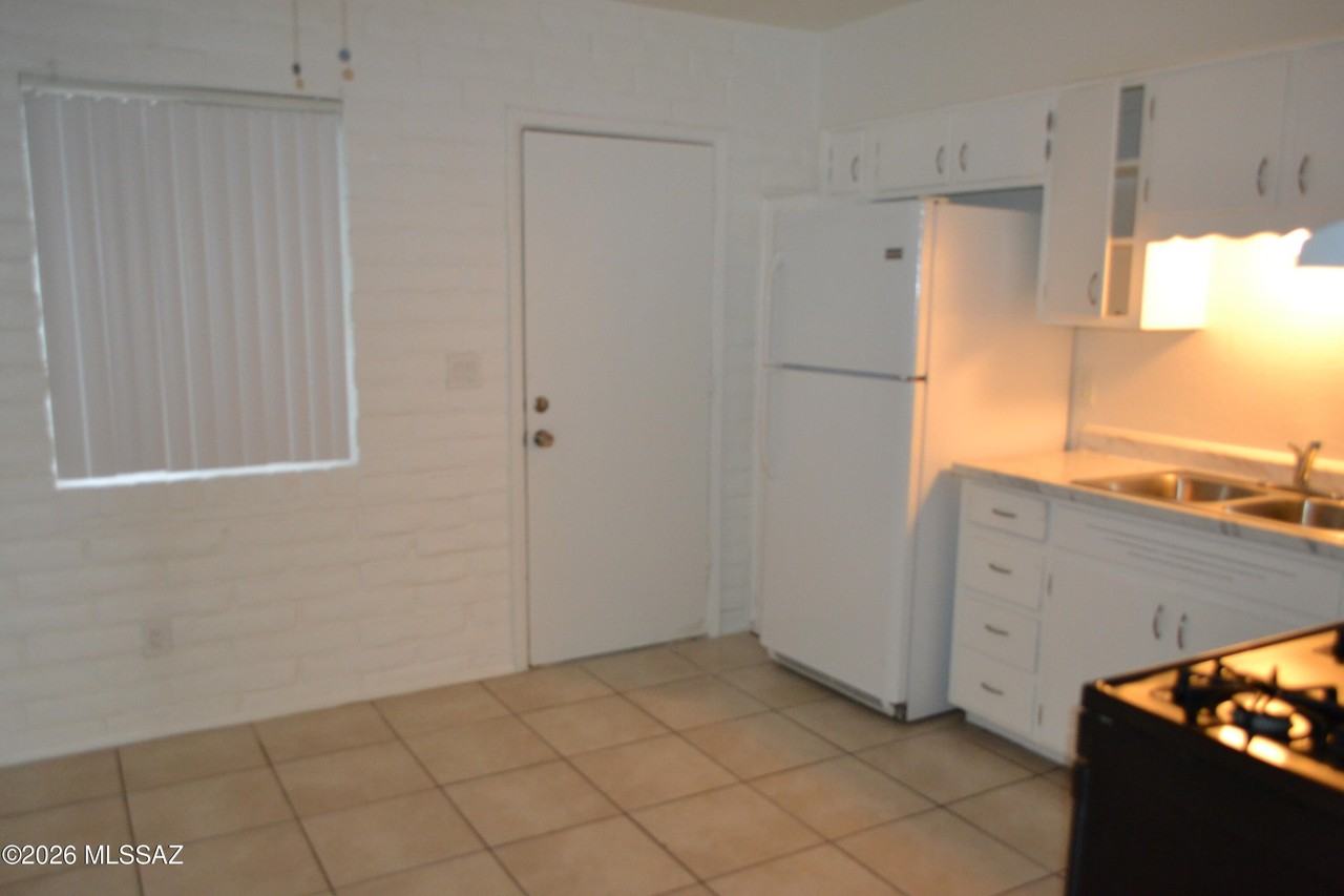 5739 E 26th St - Photo 5 of 11