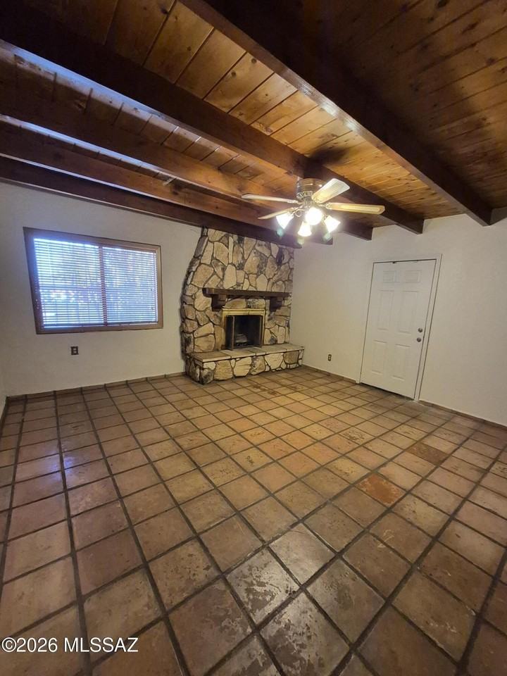 320 E 29th St - Photo 5 of 19