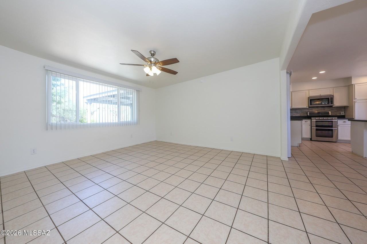 9530 E 42nd St - Photo 3 of 23