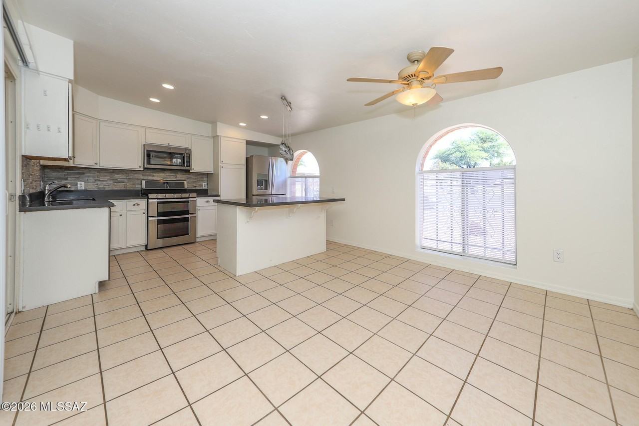 9530 E 42nd St - Photo 5 of 23