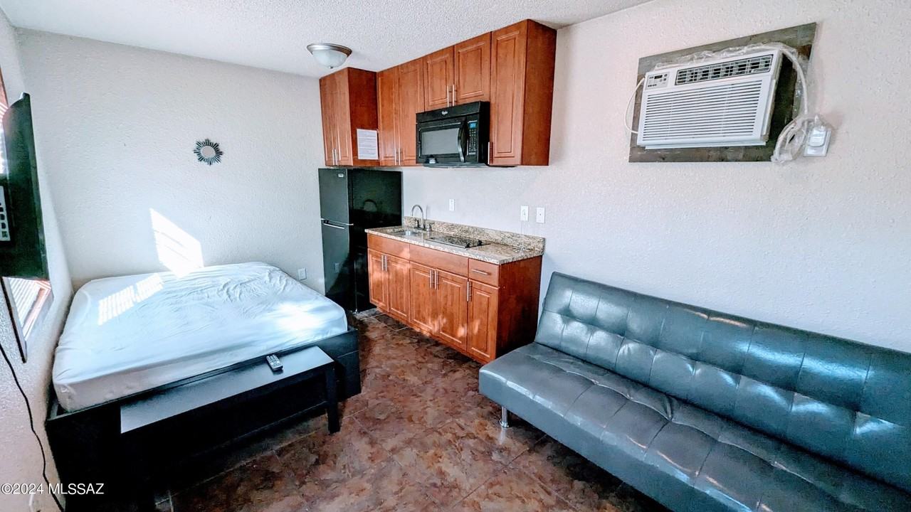 121 E Roger Rd #D - Photo 3 of 6