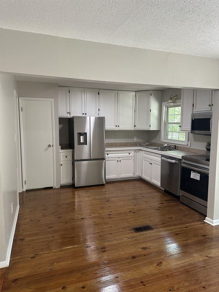 2209 Gibbs Dr - Photo 6 of 19