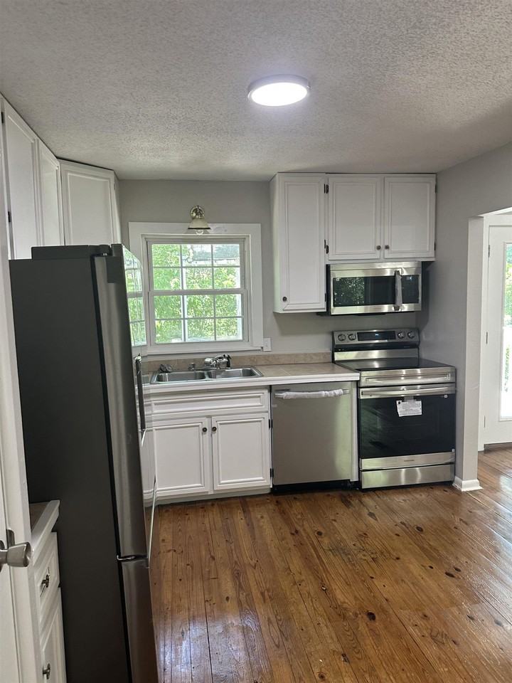 2209 Gibbs Dr - Photo 7 of 19