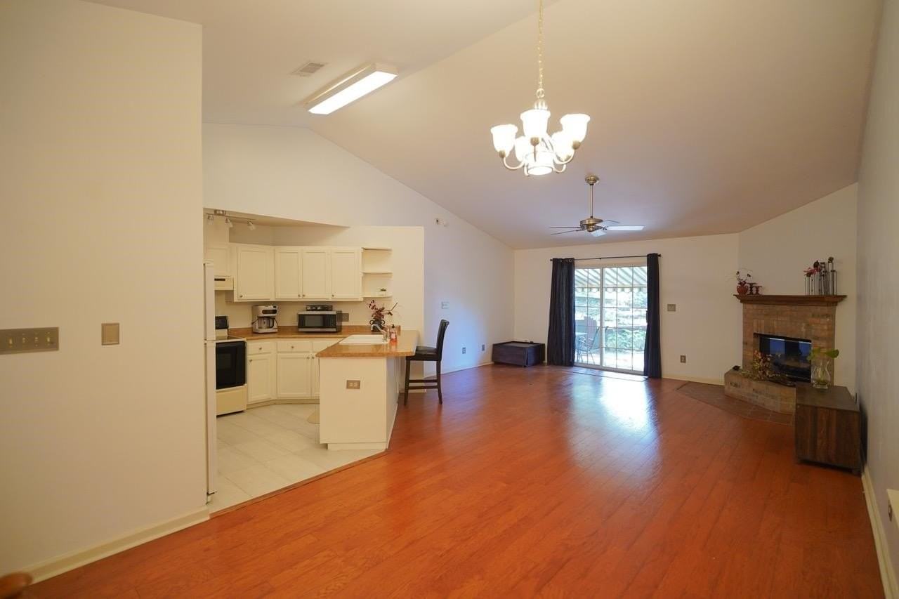 4472 Bayshore Cir - Photo 3 of 33