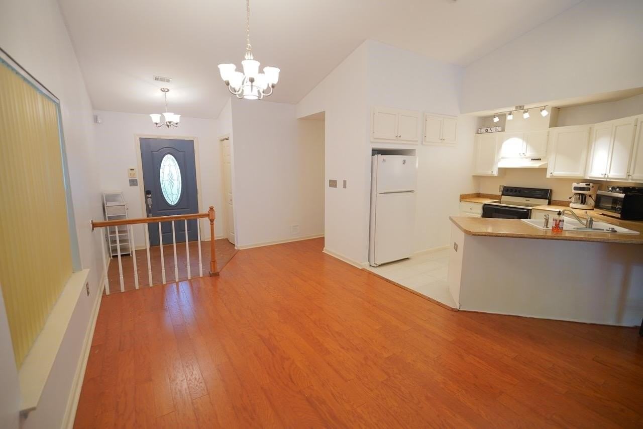 4472 Bayshore Cir - Photo 5 of 33