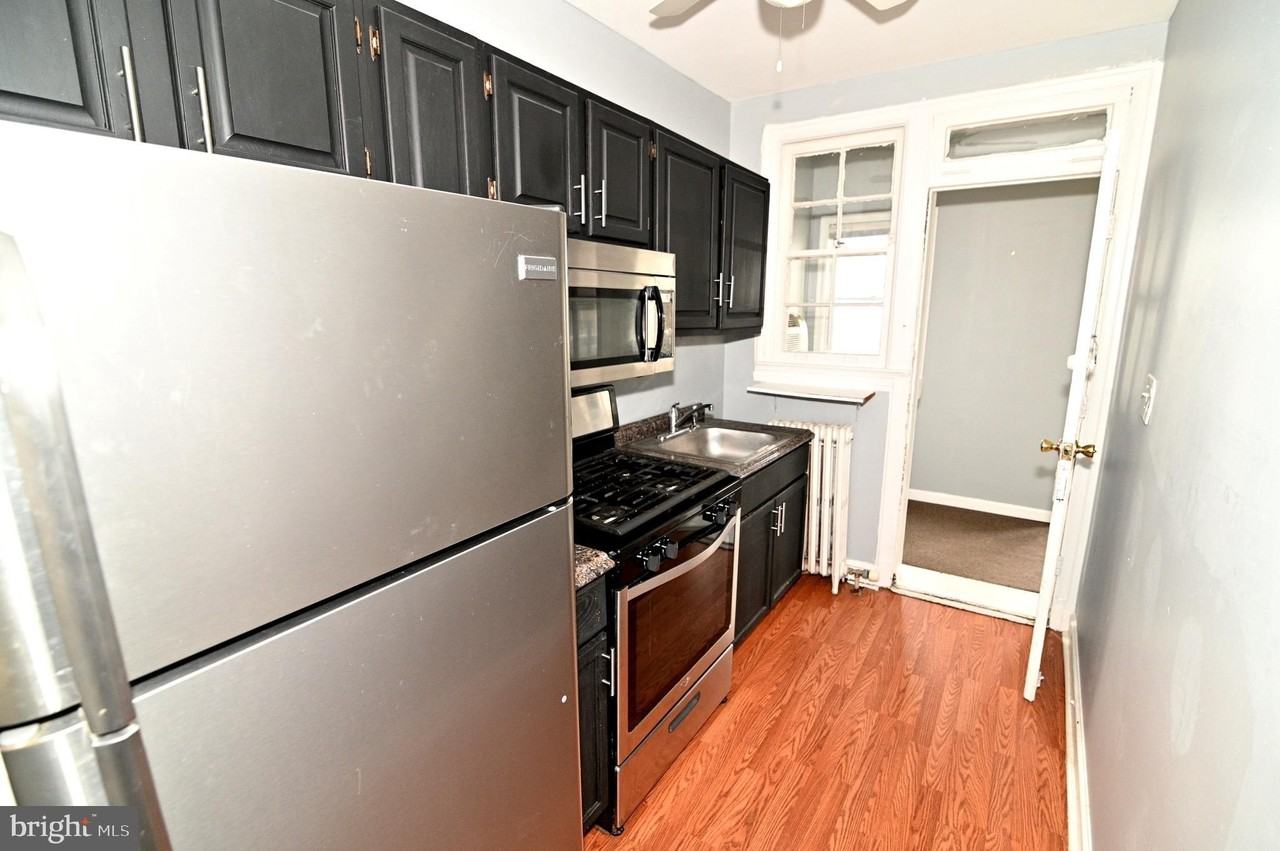 713 Hamlin St Ne #1 - Photo 3 of 37