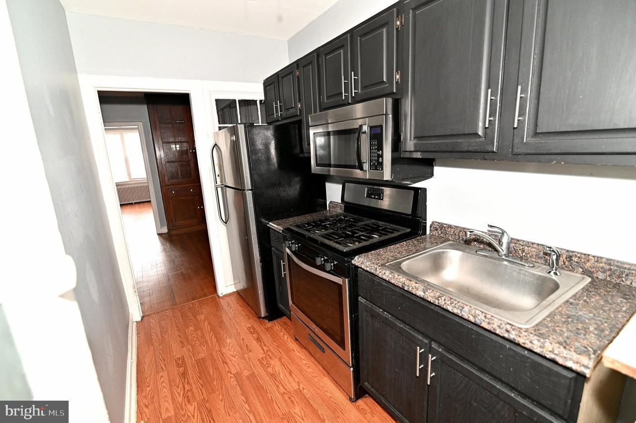 713 Hamlin St Ne #1 - Photo 4 of 37