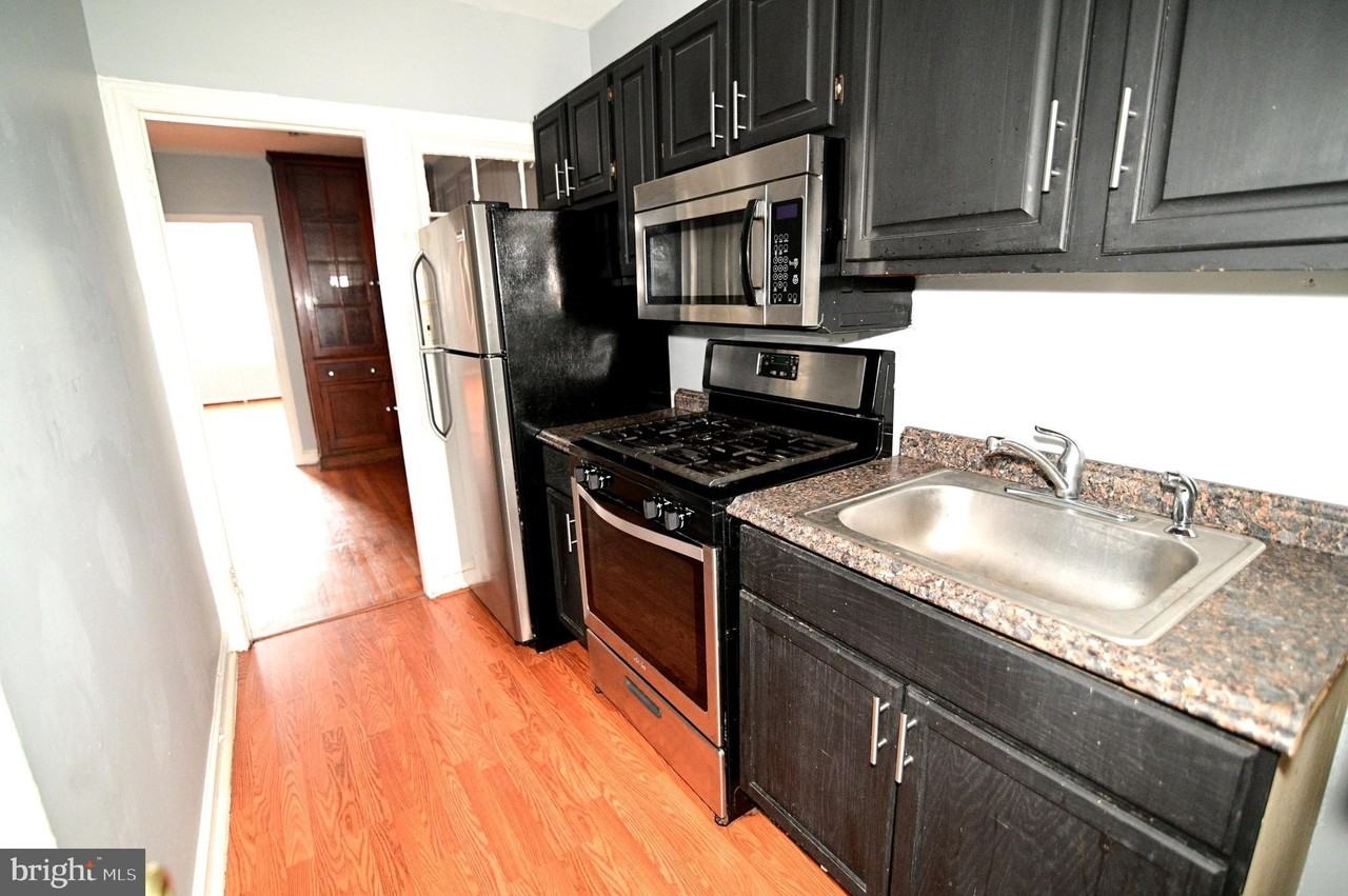 713 Hamlin St Ne #1 - Photo 5 of 37