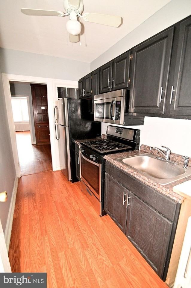 713 Hamlin St Ne #1 - Photo 6 of 37