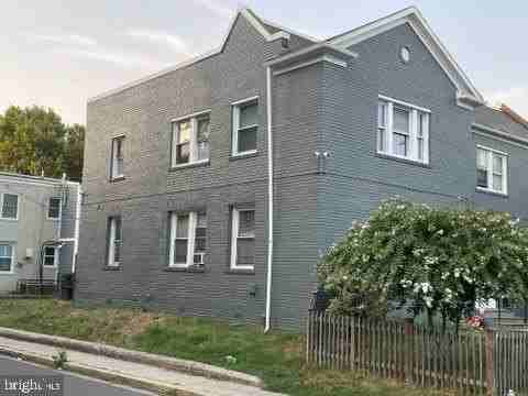 1600 E St Ne - Photo 2 of 10