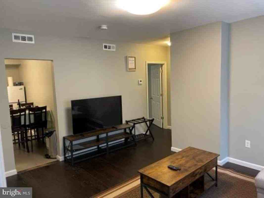 1600 E St Ne - Photo 3 of 10