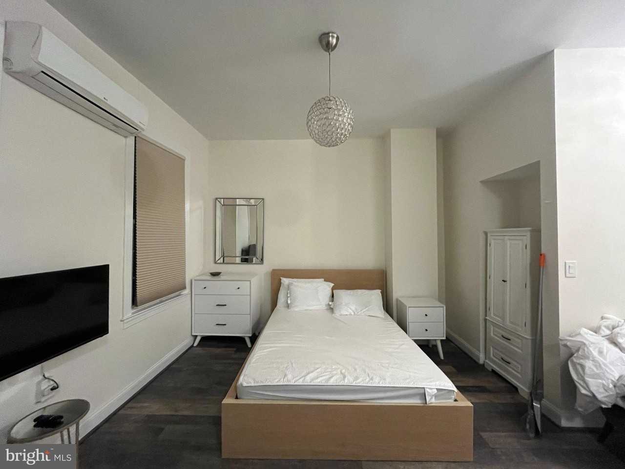 3003 P St Nw - Photo 4 of 7