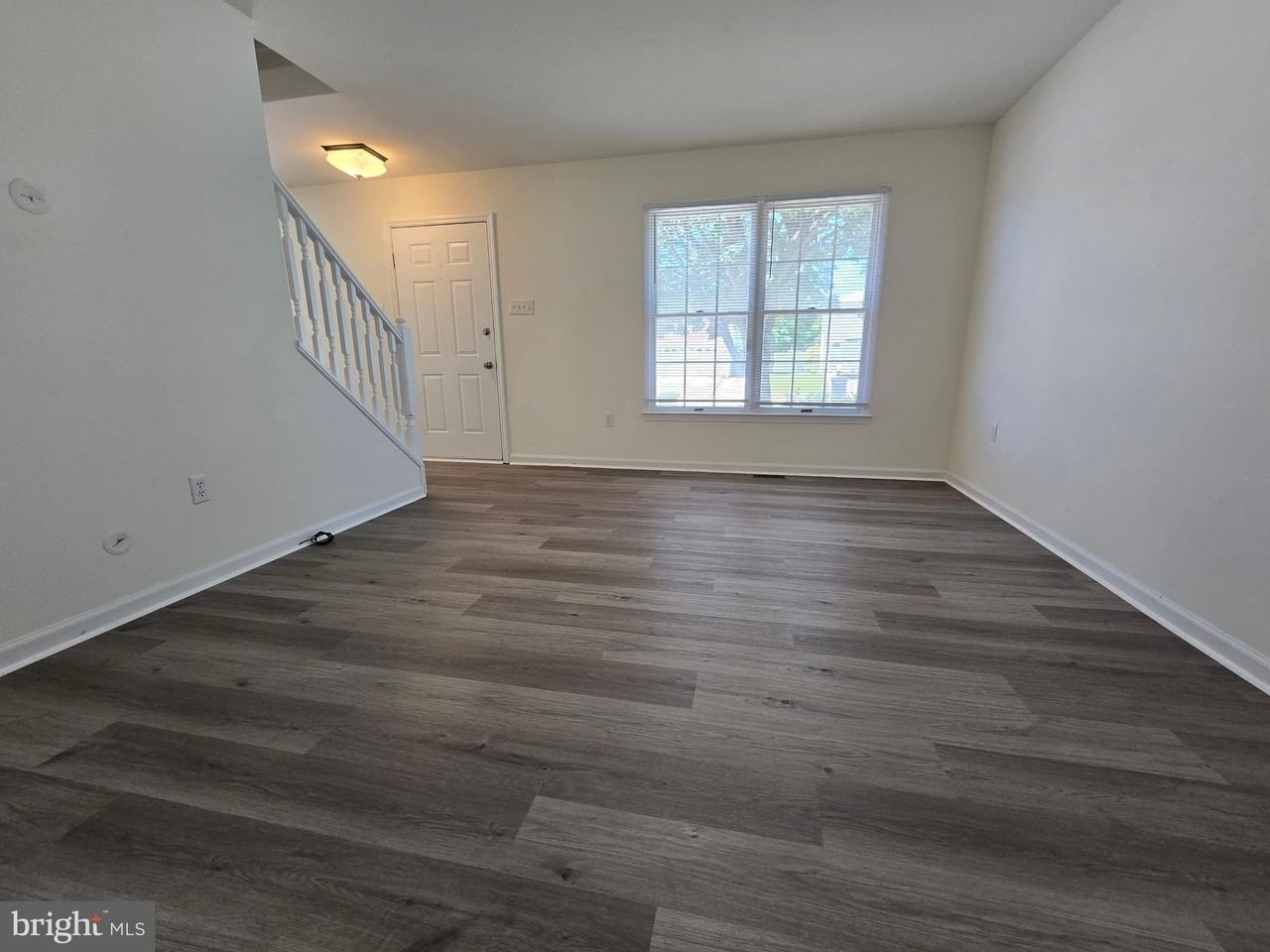 23 Lordship Ln - Photo 3 of 48