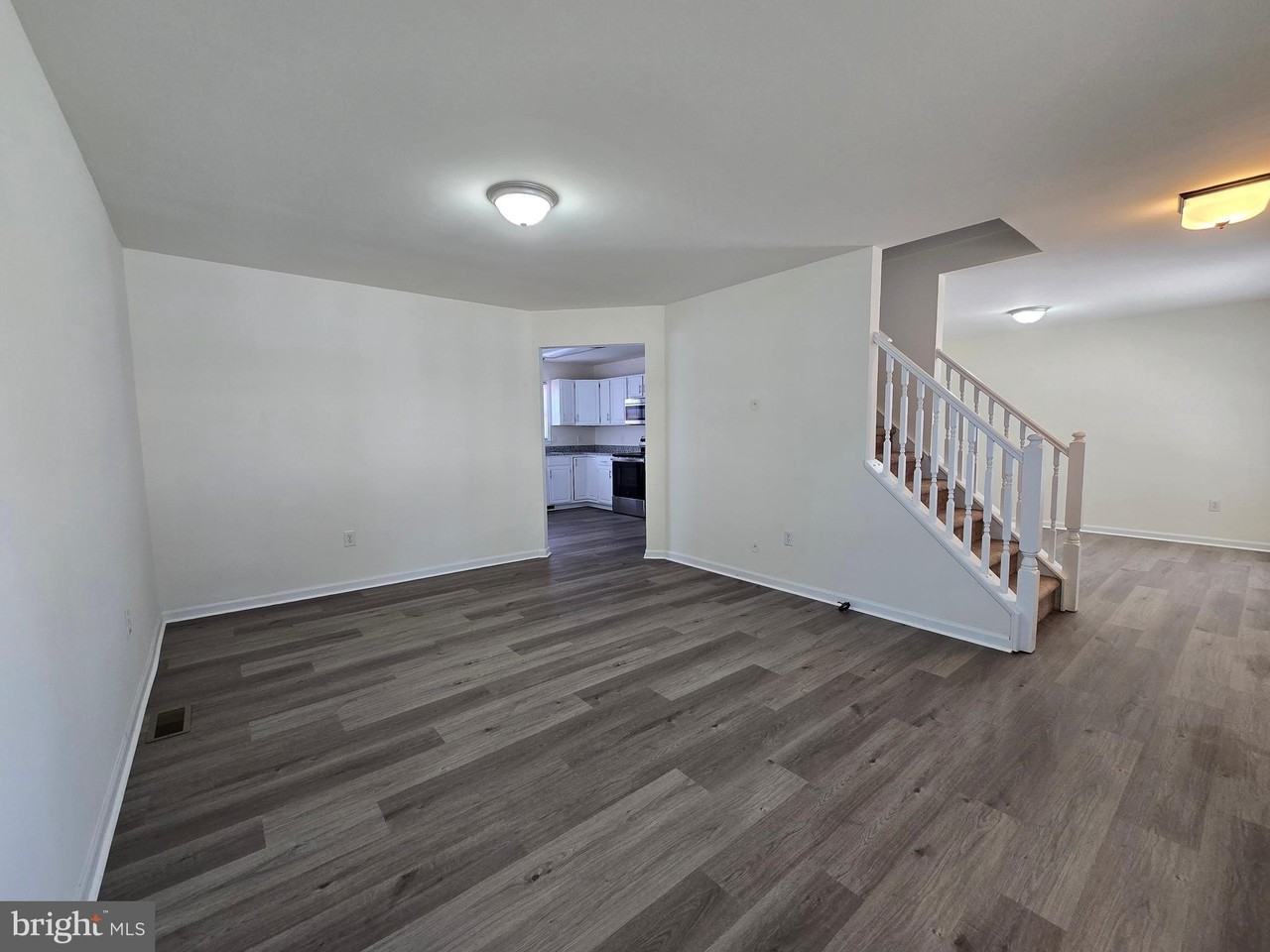 23 Lordship Ln - Photo 4 of 48